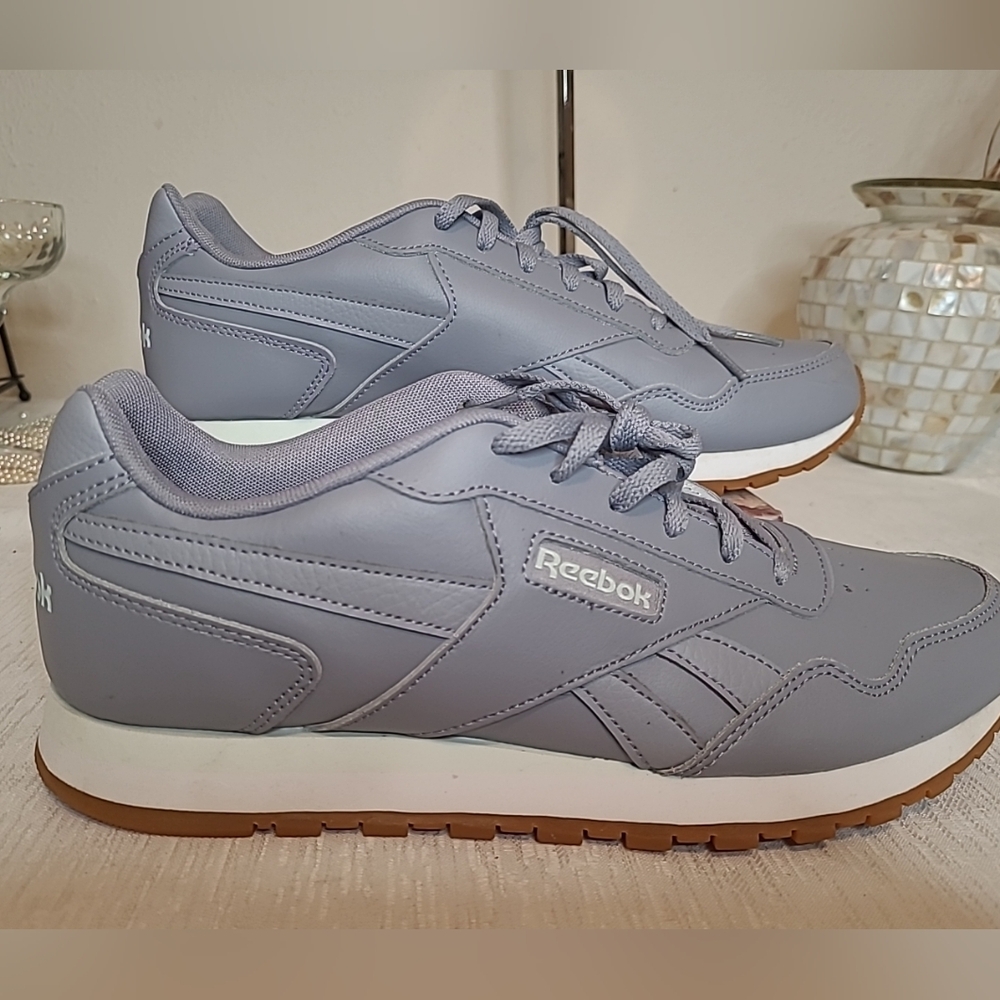Excellent condition Reebok Womens Ortholite sneakers in sz 11 -fits like 11.5